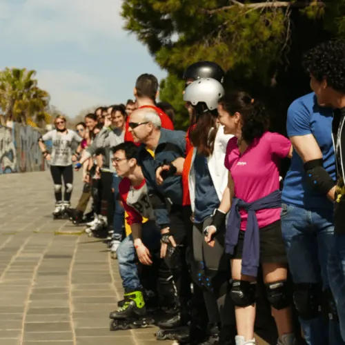 Aprender a Patinar en barcelona - Chicos aprendiendo a patinar